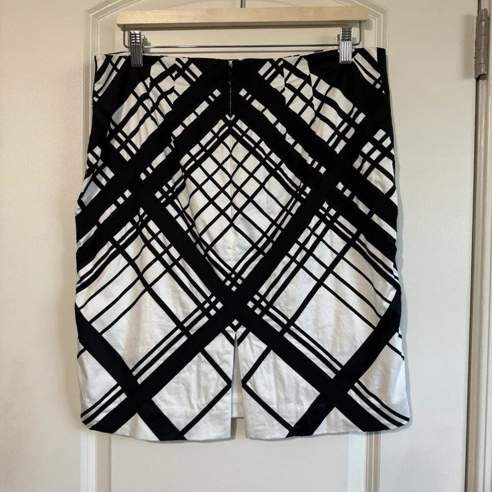 WHITE HOUSE‎ BLACK MARKET | Black White Pencil Skirt Abstract Grid | Size 12 - Picture 11 of 11